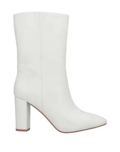 Lola Cruz Ankle Boots In Ivory