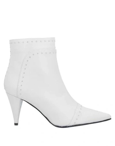 Marc Ellis Ankle Boots In Ivory