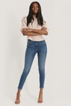 NA-KD POWERSTRETCH SKINNY HIGH WAIST JEANS - BLUE