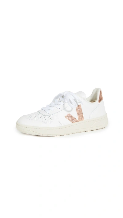 Veja Logo Low-top Trainers In White,gold