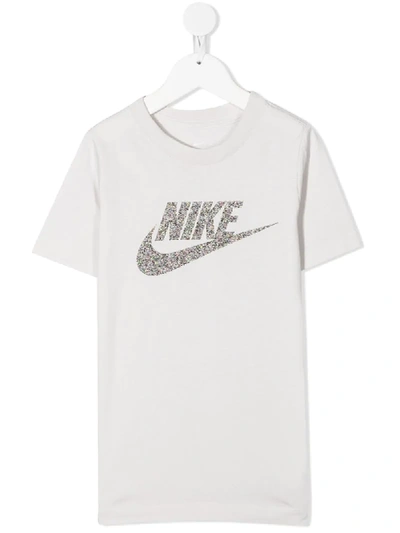 Nike 波纹logo T恤 In Grey