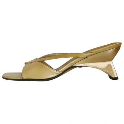 Pre-owned Stuart Weitzman Gold Leather Mules & Clogs