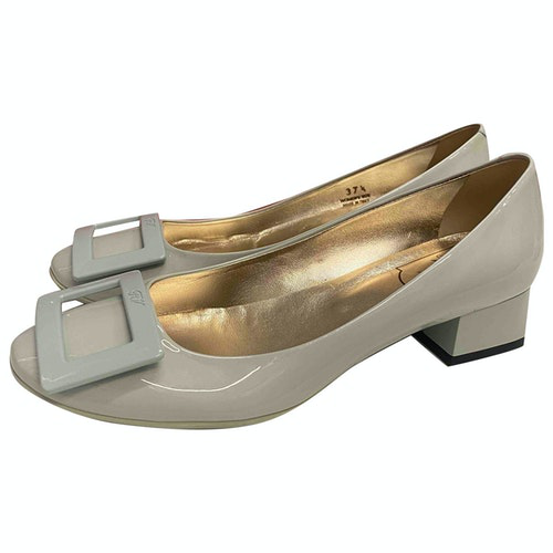 roger vivier belle de nuit patent leather pumps