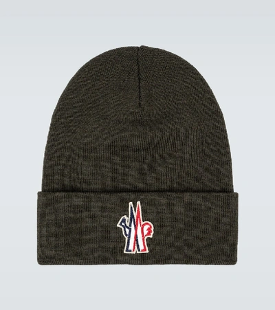Moncler Logo Patch Ribbed Virgin Wool Beanie In Green