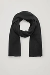 Cos Unisex Knitted Cashmere Scarf In Black