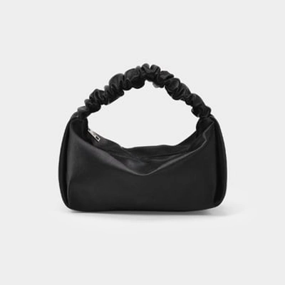 Alexander Wang Tasche Baguette Scrunchie Mini Aus Satin Schwarz In Black