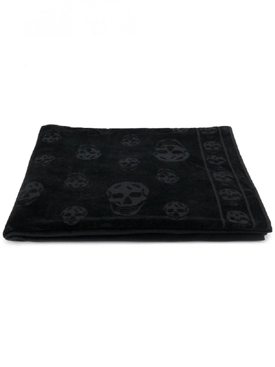 Alexander Mcqueen Skull Cotton Beach Towel In Black