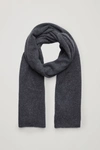 Cos Unisex Knitted Cashmere Scarf In Grey