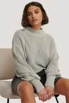 NA-KD REBORN VOLUME SLEEVE HIGH NECK KNITTED SWEATER GREY