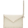 VALENTINO GARAVANI VALENTINO OFF-WHITE VALENTINO GARAVANI MEDIUM ROCKSTUD FLAT POUCH