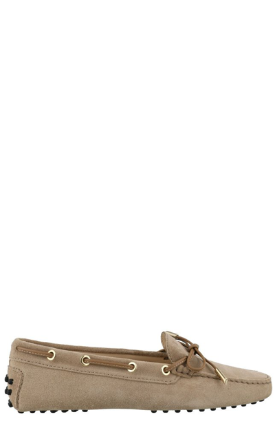 Tod's Gommino Driving Bow Moccasins In Beige