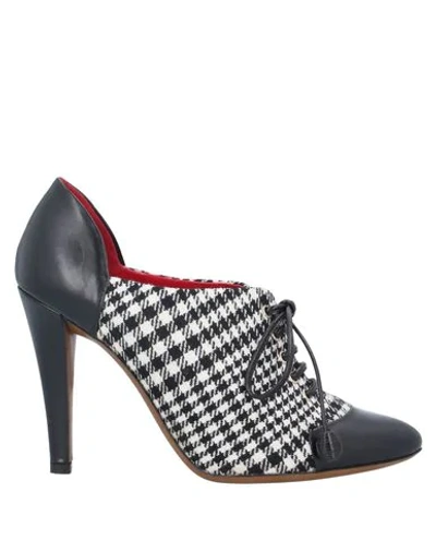 Moschino Cheap And Chic Laced Shoes In Black