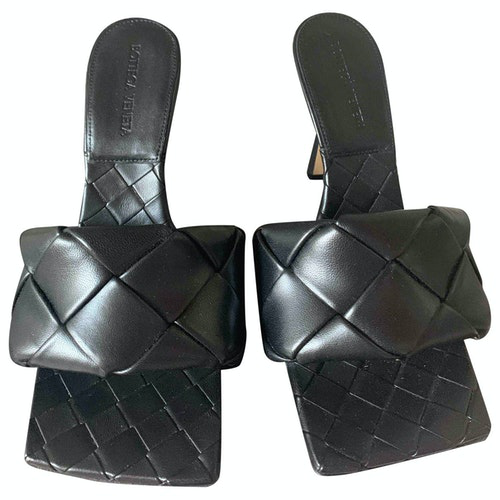 bottega veneta bv lido leather sandals