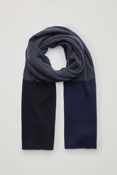 Cos Unisex Cashmere Color-block Scarf In Grey