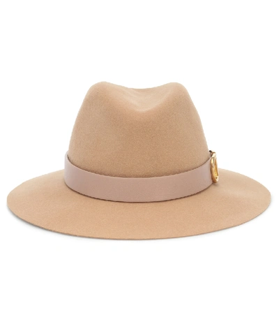 Valentino Garavani Vlogo Fedora Hat In Beige