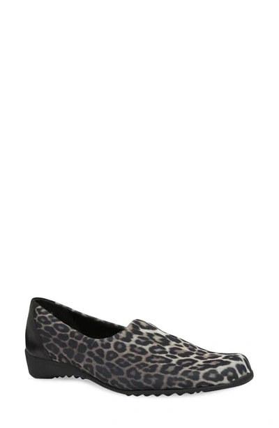 Munro 'traveler' Slip-on In Leopard Print Fabric