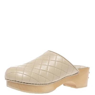Pre-owned Chanel Beige Quilted Leather Cc Wooden Platform Clogs Size 38