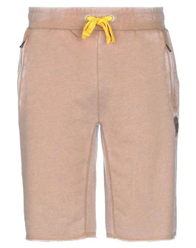 Blauer Bermudas In Camel