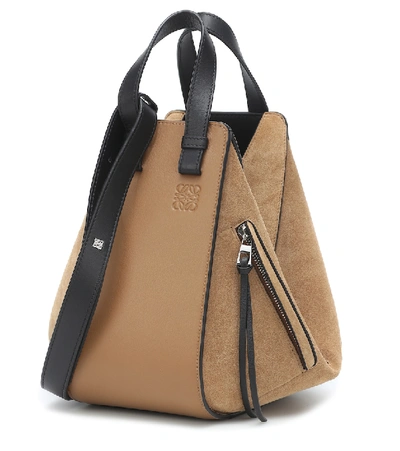 Loewe Hammock几何绒面皮拼接小牛皮吊床托特包 In Brown