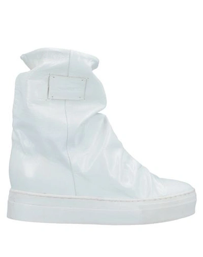 Lemaré Ankle Boots In White