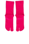 Maison Margiela Gauge 12 Tabi Socks In Magenta