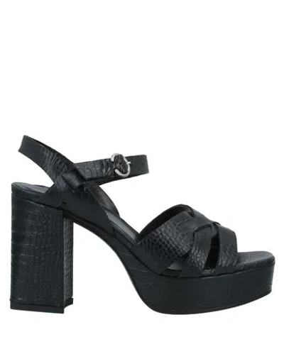 Janet & Janet Sandals In Black