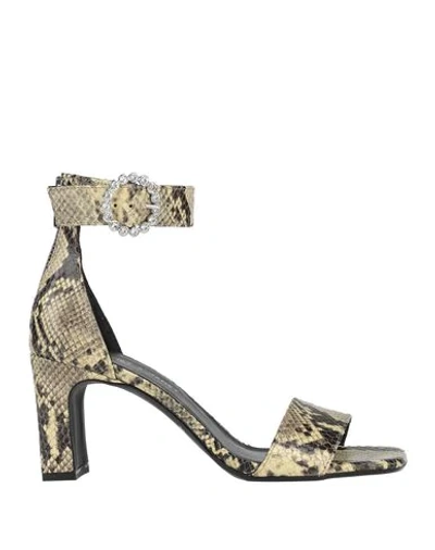 Janet & Janet Sandals In Light Yellow