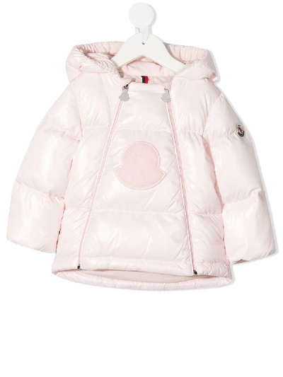 Moncler Babies' Logo贴花羽绒大衣 In Pink