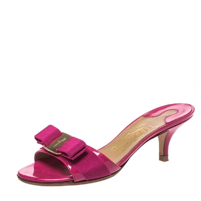 Pre-owned Ferragamo Magenta Patent Leather Vara Bow Slide Sandals Size 35.5 In Pink