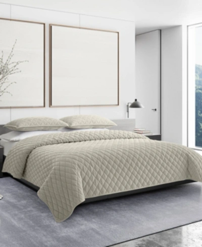 Vera Wang Closeout!  Diamond Velvet Reversible 3 Piece Quilt Set, King In Putty