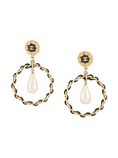Pre-owned Chanel 1990s Cc Pearl Pendant Earrings In Gold