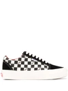 Vans Checkerboard Flatform Trainers In Black