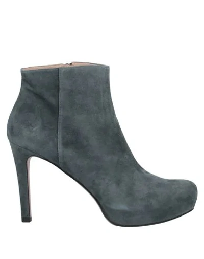 Pura López Ankle Boots In Lead
