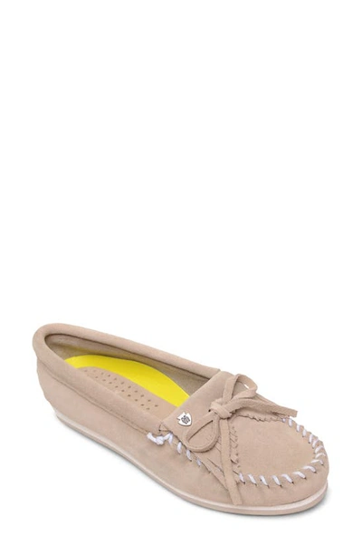 Minnetonka Women's Kilty Plus Moccasin Flats Women's Shoes In Stone Suede