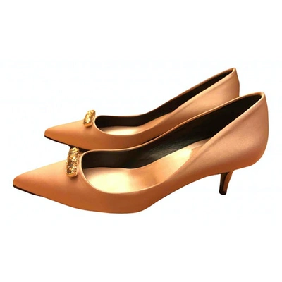 Pre-owned Roger Vivier Cloth Heels In Gold
