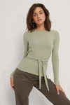 NA-KD REBORN RECYCLED BELTED LONG SLEEVE TOP - GREEN