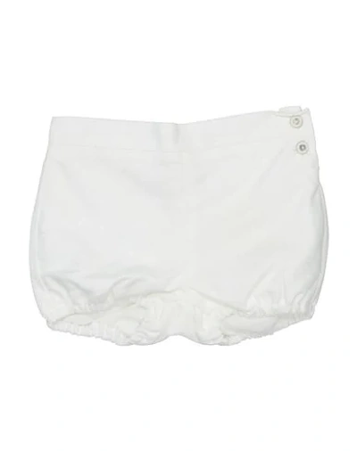 Pili Carrera Shorts & Bermuda In White