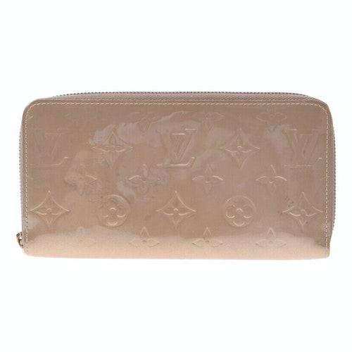 Pre-Owned Louis Vuitton Zippy Beige Patent Leather Wallet | ModeSens