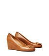 Tory Burch Keilabsatzschuh Mit Multi-logo In Tan