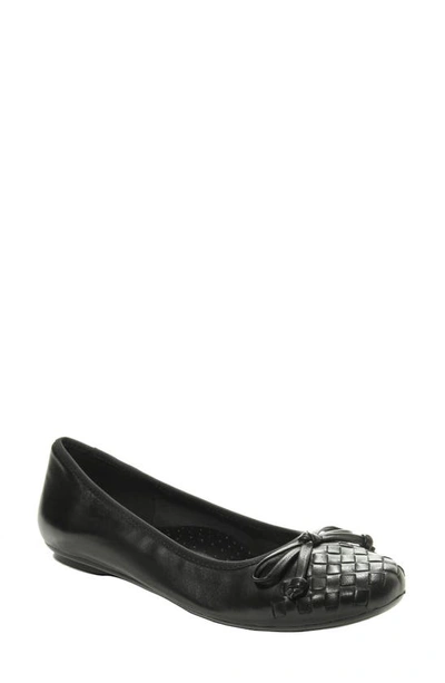 Vaneli Seeley Flat In Black Leather