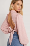 ANDREA BADENDYCK X NA-KD BALLOON SLEEVE OPEN BACK BLOUSE - PINK