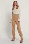 GINE MARGRETHE X NA-KD SUIT PANTS WITH ELASTIC - BROWN