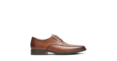 Clarks Wide Width Dresslite Cap Toe Oxford In Brown