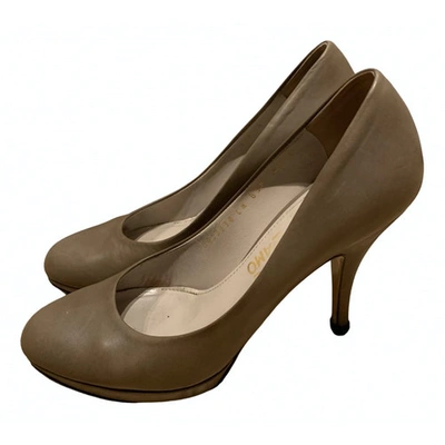 Pre-owned Ferragamo Leather Heels In Ecru