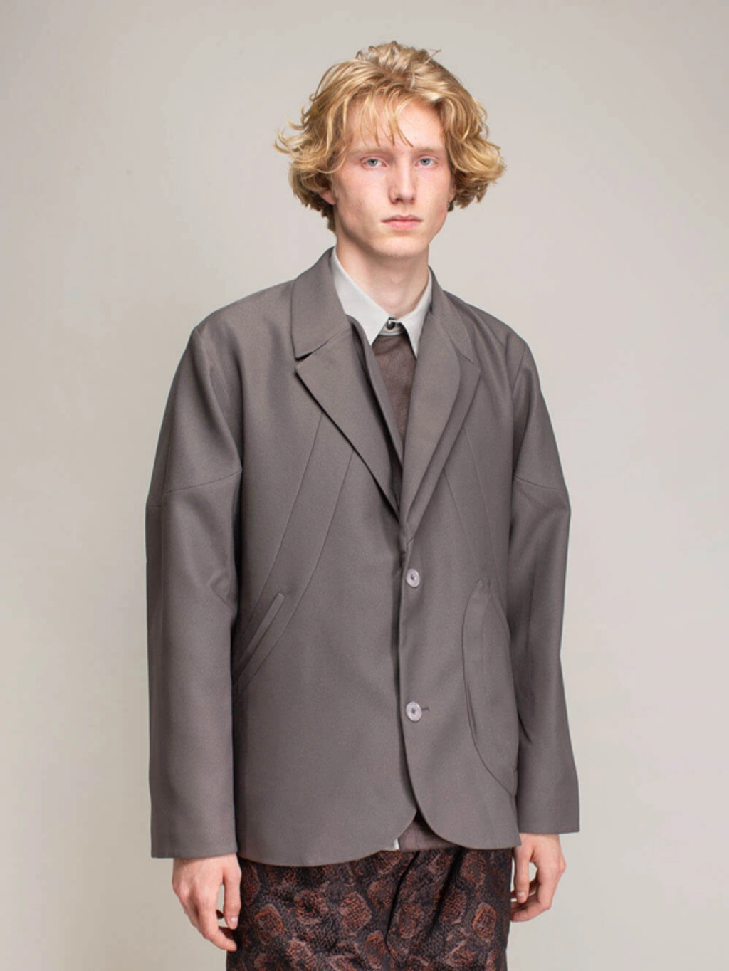 テーラードジャケット kiko kostadinov 20aw  KLEES DOUBLE LAPEL BLAZER Kiko Kostadinov Klees Double Lapel Blazer Steel Grey | ModeSens