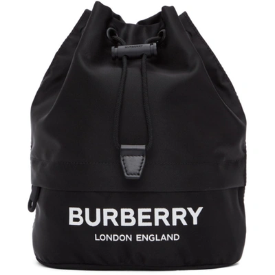 Burberry Logo印花尼龙抽绳手拿包 - 黑色 In Black
