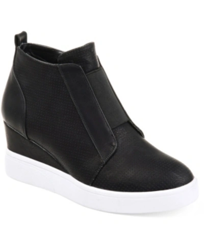 JOURNEE COLLECTION WOMEN'S CLARA WEDGE SNEAKERS