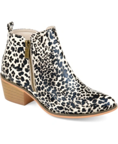 JOURNEE COLLECTION WOMEN'S REBEL SIZE ZIPPER STACKED HEEL BOOTIES
