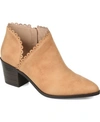 JOURNEE COLLECTION WOMEN'S TESSA SCALLOPED BLOCK HEEL BOOTIES