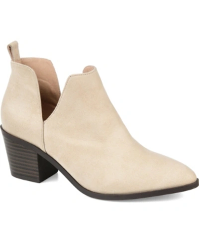 JOURNEE COLLECTION WOMEN'S LOLA CUT OUT STACKED HEEL DRESS BOOTIES